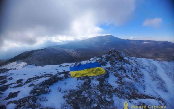 Активісти руху «Жовта Стрічка» підняли в Криму прапор України