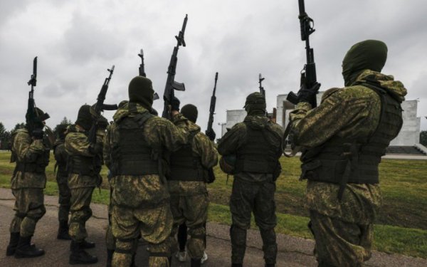 Росіяни атакували селище Комишани на Херсонщині, є поранена
Росіяни атакували селище Комишани на Херсонщині, є поранена