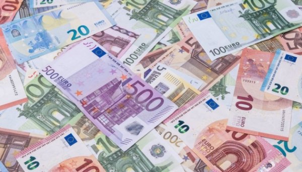 Євросоюз заборонить готівкові розрахунки на суму понад €10 тисяч Євросоюз заборонить готівкові розрахунки на суму понад €10 тисяч