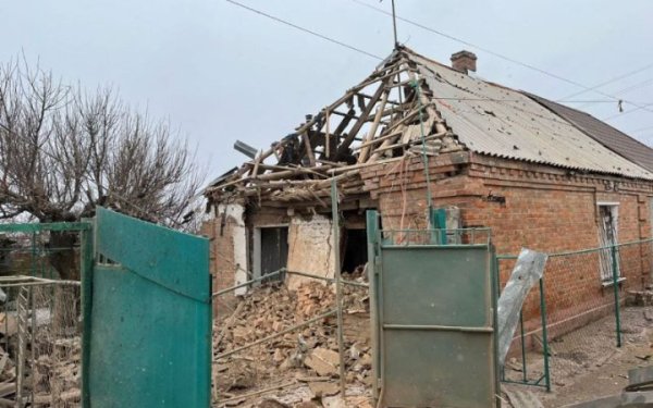 Росія знову вдарила по Нікополю, пошкоджено багатоповерхівки та приватні будівлі
Росія знову вдарила по Нікополю, пошкоджено багатоповерхівки та приватні будівлі