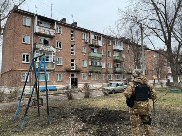 Россияне утром ударили по Авдеевке: убили женщину, повредили многоэтажку Россияне утром ударили по Авдеевке: убили женщину, повредили многоэтажку