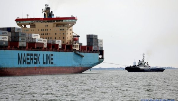 Перевізник Maersk призупинив транзит Червоним морем на невизначений термін Перевізник Maersk призупинив транзит Червоним морем на невизначений термін