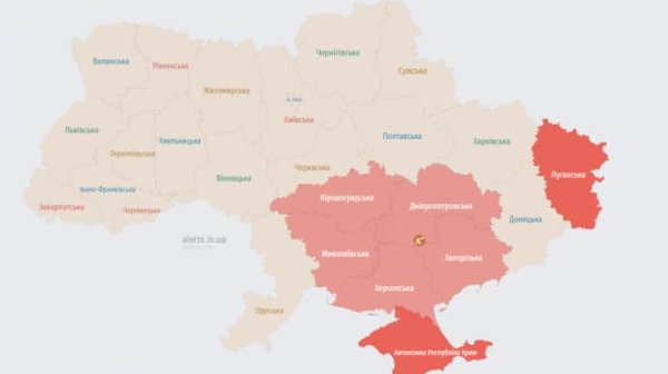 В Днепре прогремели взрывы после предупреждения о пролете ракеты - СМ� В Днепре прогремели взрывы после предупреждения о пролете ракеты - СМ�