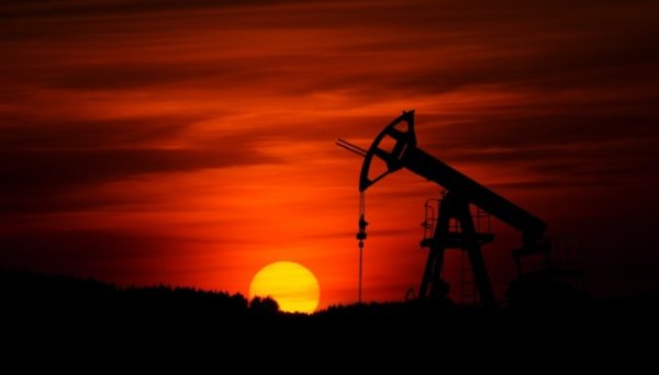 Нафта помірно дорожчає після зниження цін напередодні Нафта помірно дорожчає після зниження цін напередодні