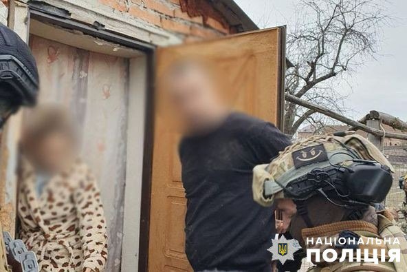 Поліція встановила осіб, які напали на квартиру журналіста Ніколова
Поліція встановила осіб, які напали на квартиру журналіста Ніколова