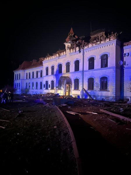 Удары по многоэтажкам в Одессе и уничтоженный музей Шухевича: что известно об ночной атаке РФ
Удары по многоэтажкам в Одессе и уничтоженный музей Шухевича: что известно об ночной атаке РФ