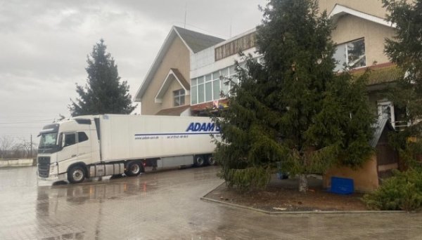 Румунські фермери почали блокаду КПП «Дяково-Халмеу», вантажівки стоять