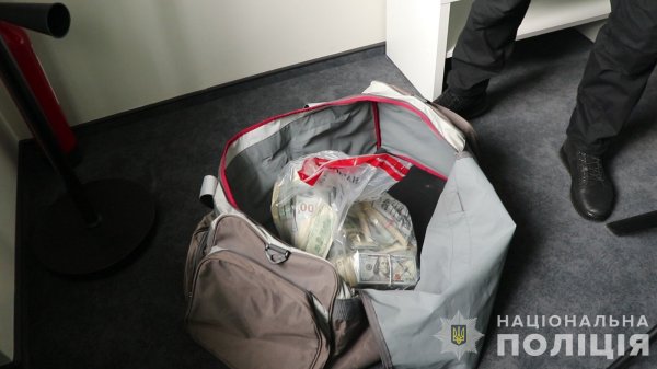 Шість мільйонів доларів, які конфіскували у злочинців, передали у держбюджет
Шість мільйонів доларів, які конфіскували у злочинців, передали у держбюджет