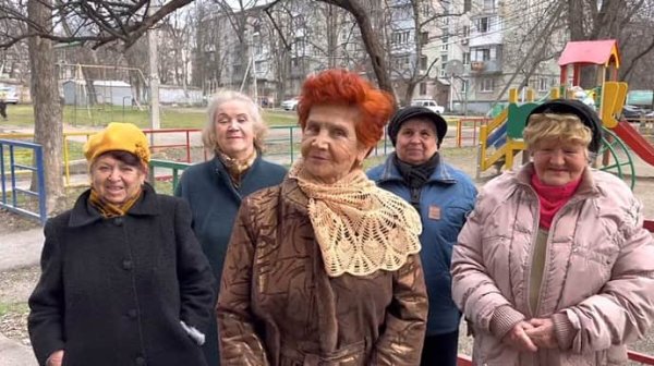 Россияне на оккупированных территориях создают "отряды пенсионерок" Россияне на оккупированных территориях создают "отряды пенсионерок"