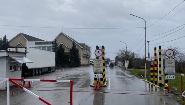Пункт пропуску «Дякове-Халмеу» розблокований, прикордонники пропускають вантажівки Пункт пропуску «Дякове-Халмеу» розблокований, прикордонники пропускають вантажівки