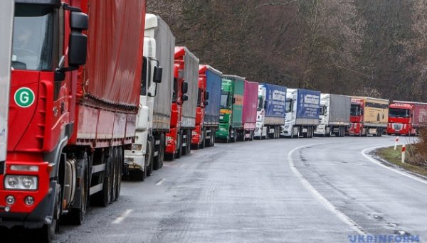 У Румунії в напрямку пункту пропуску «Порубне» чекають 400 вантажівок У Румунії в напрямку пункту пропуску «Порубне» чекають 400 вантажівок