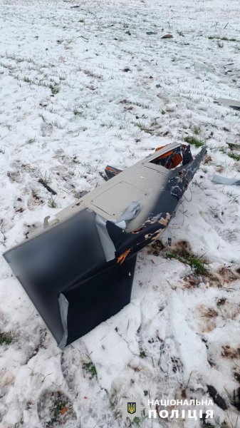 На Харківщині вибухотехніки знищили залишки російського безпілотника
На Харківщині вибухотехніки знищили залишки російського безпілотника