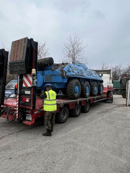 Болгарія почала відправку БТР в Україну
Болгарія почала відправку БТР в Україну