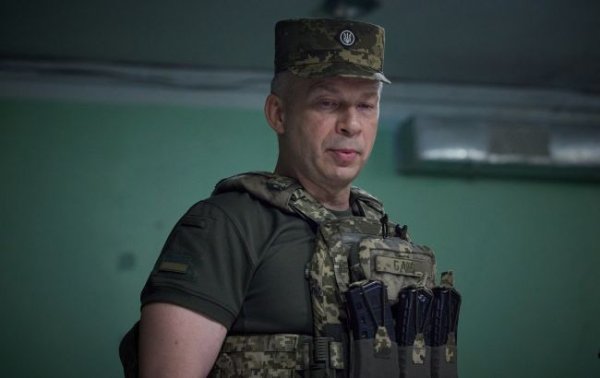 Сырский заявил о переходе на новый этап войны против РФ и его задаче
Сырский заявил о переходе на новый этап войны против РФ и его задаче