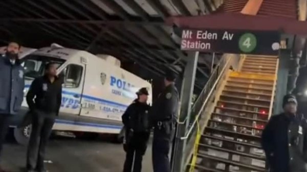 Стрельба в метро Нью-Йорка: один человек погиб и 5 получили ранения Стрельба в метро Нью-Йорка: один человек погиб и 5 получили ранения