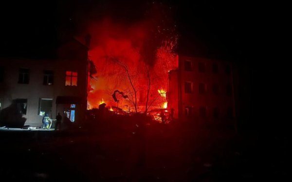 Росіяни вдарили ракетами та артилерією по Слов'янську і Краматорську, під завалами шукають людей (оновлено)
Росіяни вдарили ракетами та артилерією по Слов'янську і Краматорську, під завалами шукають людей (оновлено)