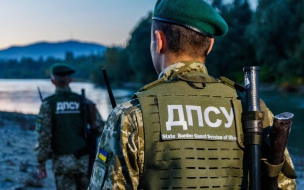 Прикордонники врятували від вовків чоловіка, що спробував незаконно потрапити в Молдову
Прикордонники врятували від вовків чоловіка, що спробував незаконно потрапити в Молдову