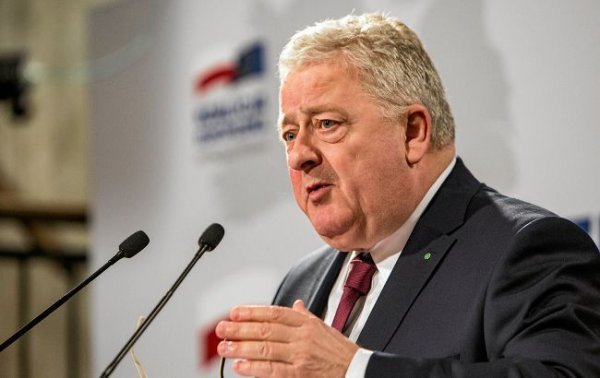 Польский министр извинился за высыпанное фермерами украинское зерно
Польский министр извинился за высыпанное фермерами украинское зерно