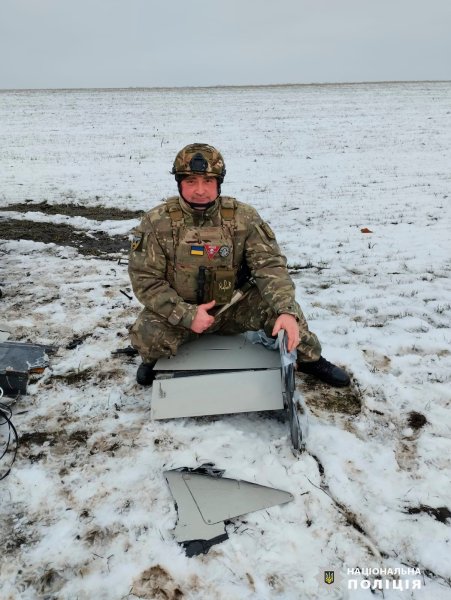 На Харківщині вибухотехніки знищили залишки російського безпілотника
На Харківщині вибухотехніки знищили залишки російського безпілотника