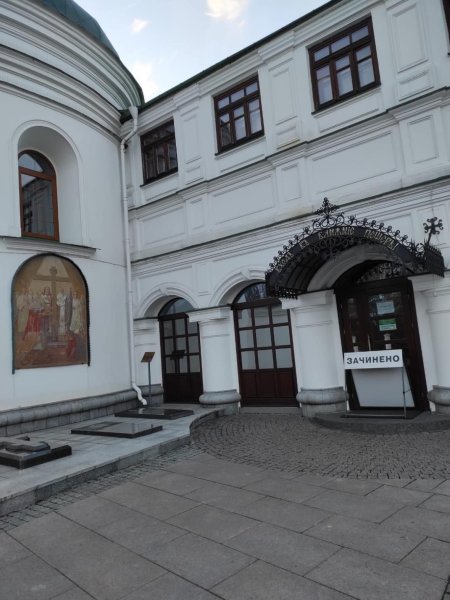 УПЦ МП не допустила військових і капеланів від ПЦУ помолитися за загиблих воїнів у печерах Лаври
УПЦ МП не допустила військових і капеланів від ПЦУ помолитися за загиблих воїнів у печерах Лаври