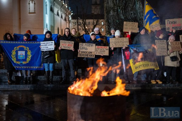 Стати голосом полонених. Рідні захисників Маріуполя вийшли на акцію у Львові
Стати голосом полонених. Рідні захисників Маріуполя вийшли на акцію у Львові