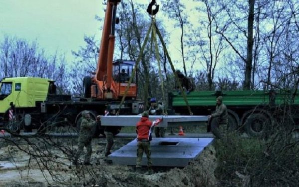 Прем'єр-міністр оприлюднив дані про витрати на будівництво оборонних споруд в Україні
Прем'єр-міністр оприлюднив дані про витрати на будівництво оборонних споруд в Україні