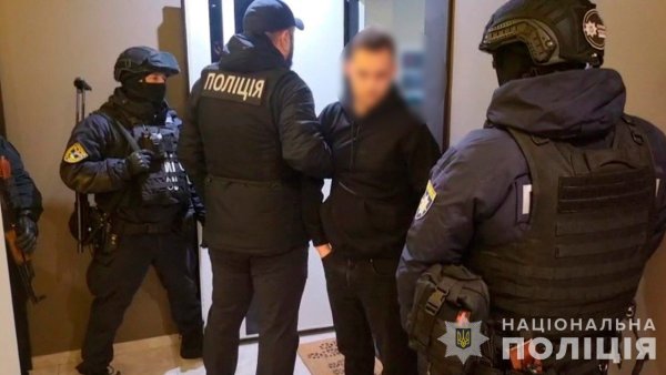 Викрили шахраїв, які ошукали українців на 45 млн гривень на дронах для армії
Викрили шахраїв, які ошукали українців на 45 млн гривень на дронах для армії