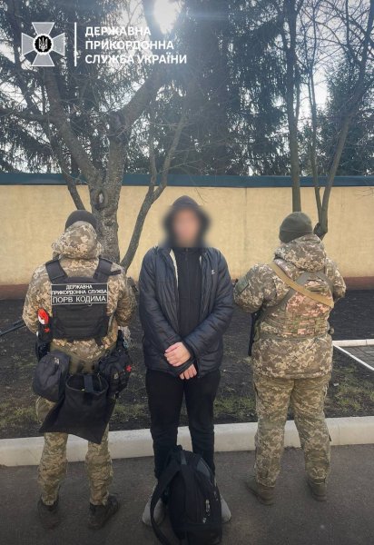 Прикордонники врятували від вовків чоловіка, що спробував незаконно потрапити в Молдову
Прикордонники врятували від вовків чоловіка, що спробував незаконно потрапити в Молдову