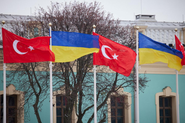 Між Україною та РФ: хто для нас Туреччина – партнер чи конкурент
Між Україною та РФ: хто для нас Туреччина – партнер чи конкурент