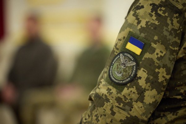 Зеленський вручив розвідникам ордени за виконання спецзавдань
Зеленський вручив розвідникам ордени за виконання спецзавдань