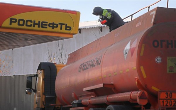 Російська нафта попри санкції потрапляє до Великої Британії через “лазівку” у правилах переробки, − ЗМІ
Російська нафта попри санкції потрапляє до Великої Британії через “лазівку” у правилах переробки, − ЗМІ