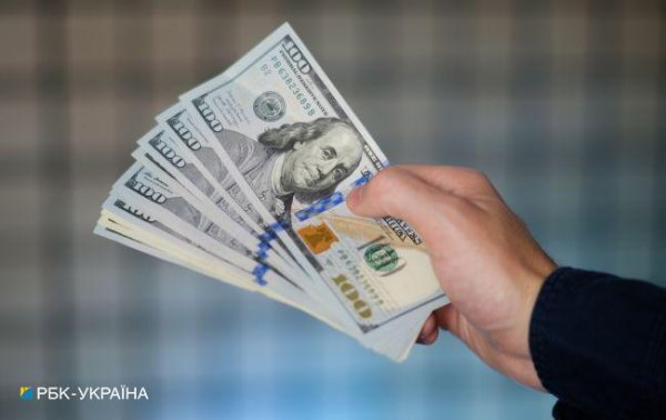 НБУ резко снизил официальный курс доллара
НБУ резко снизил официальный курс доллара