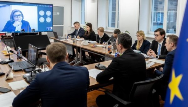 Польща обговорила з Єврокомісією можливість зміни транспортної угоди ЄС - Україна Польща обговорила з Єврокомісією можливість зміни транспортної угоди ЄС - Україна