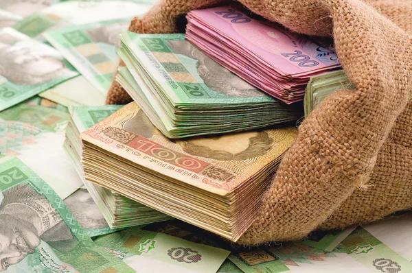Шесть компаний направят в бюджет в феврале 50% дивидендов
Шесть компаний направят в бюджет в феврале 50% дивидендов