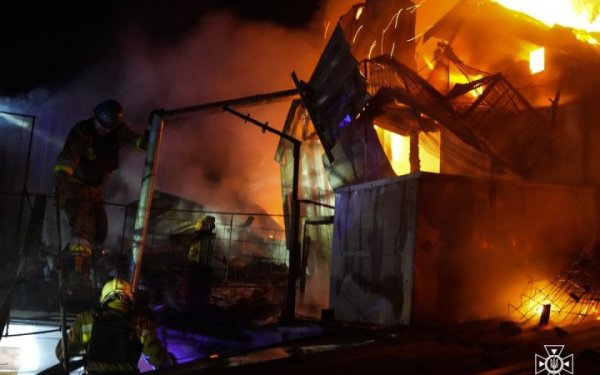 У Миколаєві вночі “шахед” влучив у промислове підприємство. Також пошкоджений обʼєкт спортивної інфраструктури
У Миколаєві вночі “шахед” влучив у промислове підприємство. Також пошкоджений обʼєкт спортивної інфраструктури
