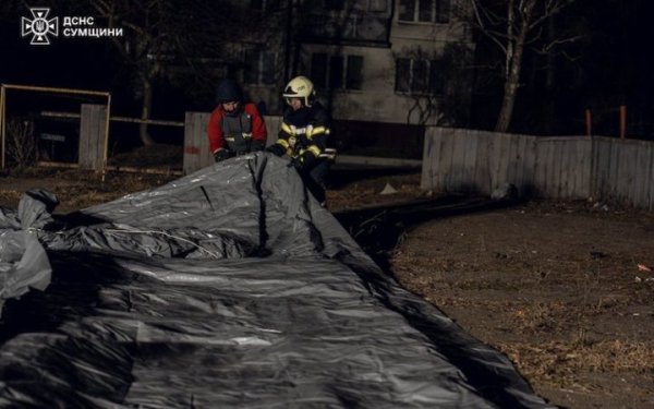 У Сумах внаслідок атаки Росії горів житловий будинок
У Сумах внаслідок атаки Росії горів житловий будинок