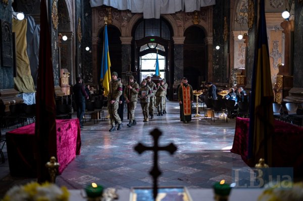 Львів попрощався із захисниками Ігорем Груником та Сергієм Кушніром
Львів попрощався із захисниками Ігорем Груником та Сергієм Кушніром