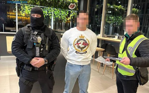 Перекрили міжнародний наркоканал, яким постачали "товар" із Нідерландів до України
Перекрили міжнародний наркоканал, яким постачали "товар" із Нідерландів до України