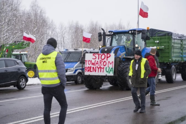 Польские фермеры полностью заблокировали пункт пропуска «Шегини» на границе с Украиной
Польские фермеры полностью заблокировали пункт пропуска «Шегини» на границе с Украиной