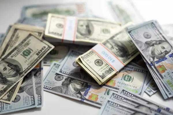 Курс валют на 26 марта: доллар в банках подскочил на 19 копеек
Курс валют на 26 марта: доллар в банках подскочил на 19 копеек
