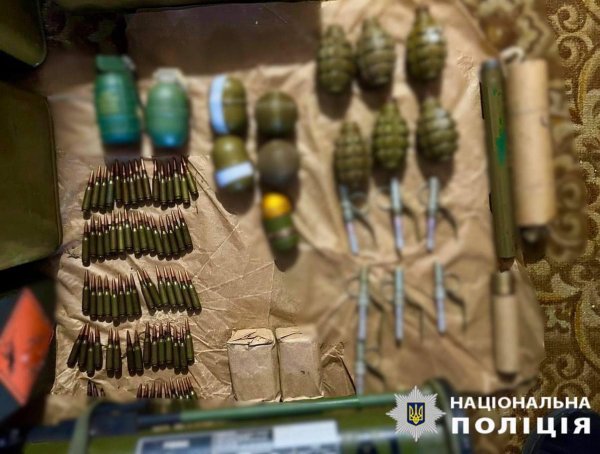 На Київщині викрили чоловіка, який зберігав значну кількість боєприпасів
На Київщині викрили чоловіка, який зберігав значну кількість боєприпасів