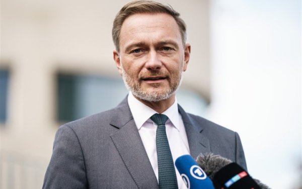 Тим, хто втомився від підтримки України, варто подумати про наслідки для Європи, – міністр фінансів Німеччини
Тим, хто втомився від підтримки України, варто подумати про наслідки для Європи, – міністр фінансів Німеччини