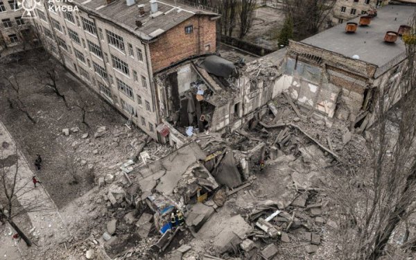 В Києві завершилась пошуково-рятувальна операція у художній академії імені Бойчука
В Києві завершилась пошуково-рятувальна операція у художній академії імені Бойчука