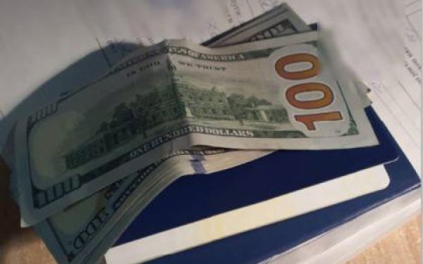 На Закарпатті чоловік намагався виїхати з України під приводом супроводу літньої жінки
На Закарпатті чоловік намагався виїхати з України під приводом супроводу літньої жінки