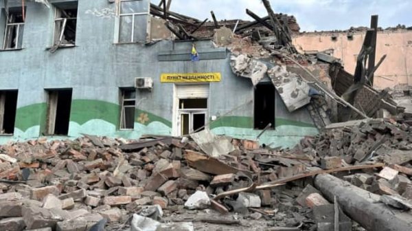 РФ ракетами атаковала Мирноград: десять человек ранены, разрушен подъезд РФ ракетами атаковала Мирноград: десять человек ранены, разрушен подъезд