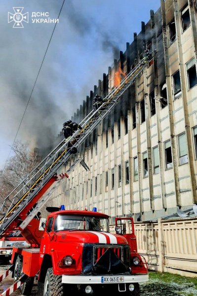 Через російський ракетний удар по Харкову загинули люди
                                