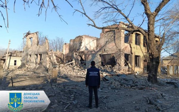 Вночі окупанти вдарили 6 ракетами “С-300” по місту Селидове на Донеччині, є поранені
Вночі окупанти вдарили 6 ракетами “С-300” по місту Селидове на Донеччині, є поранені