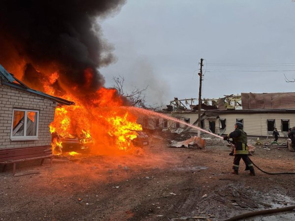 На Харківщині "шахед" пошкодив об'єкт інфраструктури, постраждали двоє людей
На Харківщині "шахед" пошкодив об'єкт інфраструктури, постраждали двоє людей