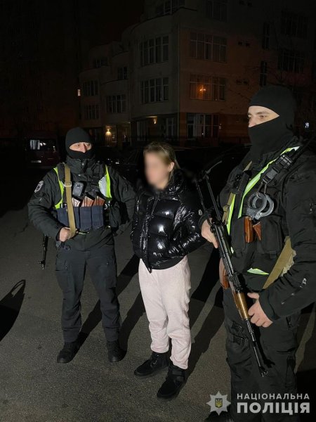 Перекрили міжнародний наркоканал, яким постачали "товар" із Нідерландів до України
Перекрили міжнародний наркоканал, яким постачали "товар" із Нідерландів до України