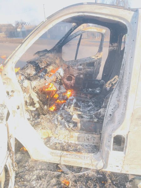 У Вовчанську росіяни влучили дроном у цивільне авто. Є загиблі
У Вовчанську росіяни влучили дроном у цивільне авто. Є загиблі